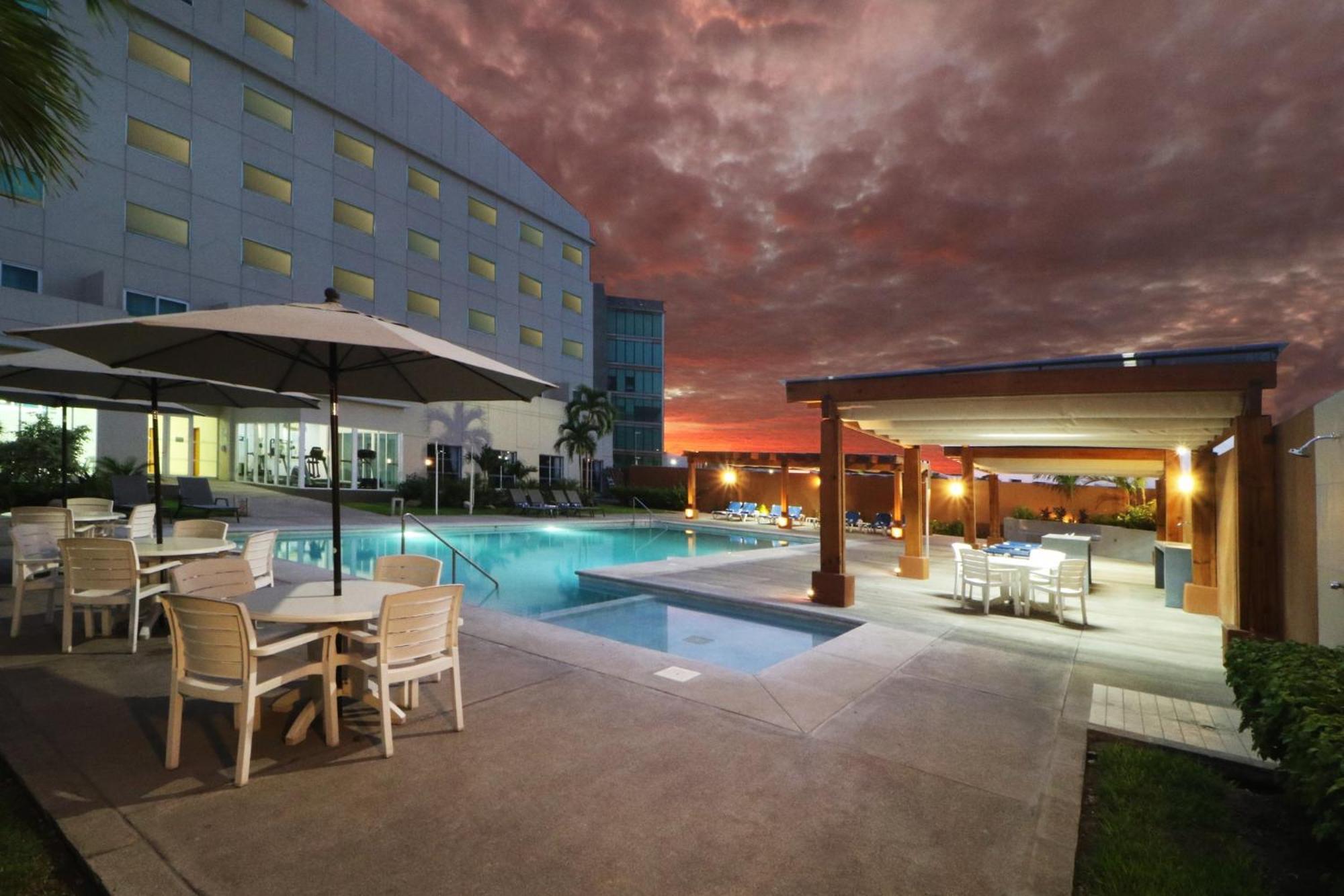 Holiday Inn Express Manzanillo By Ihg Buitenkant foto