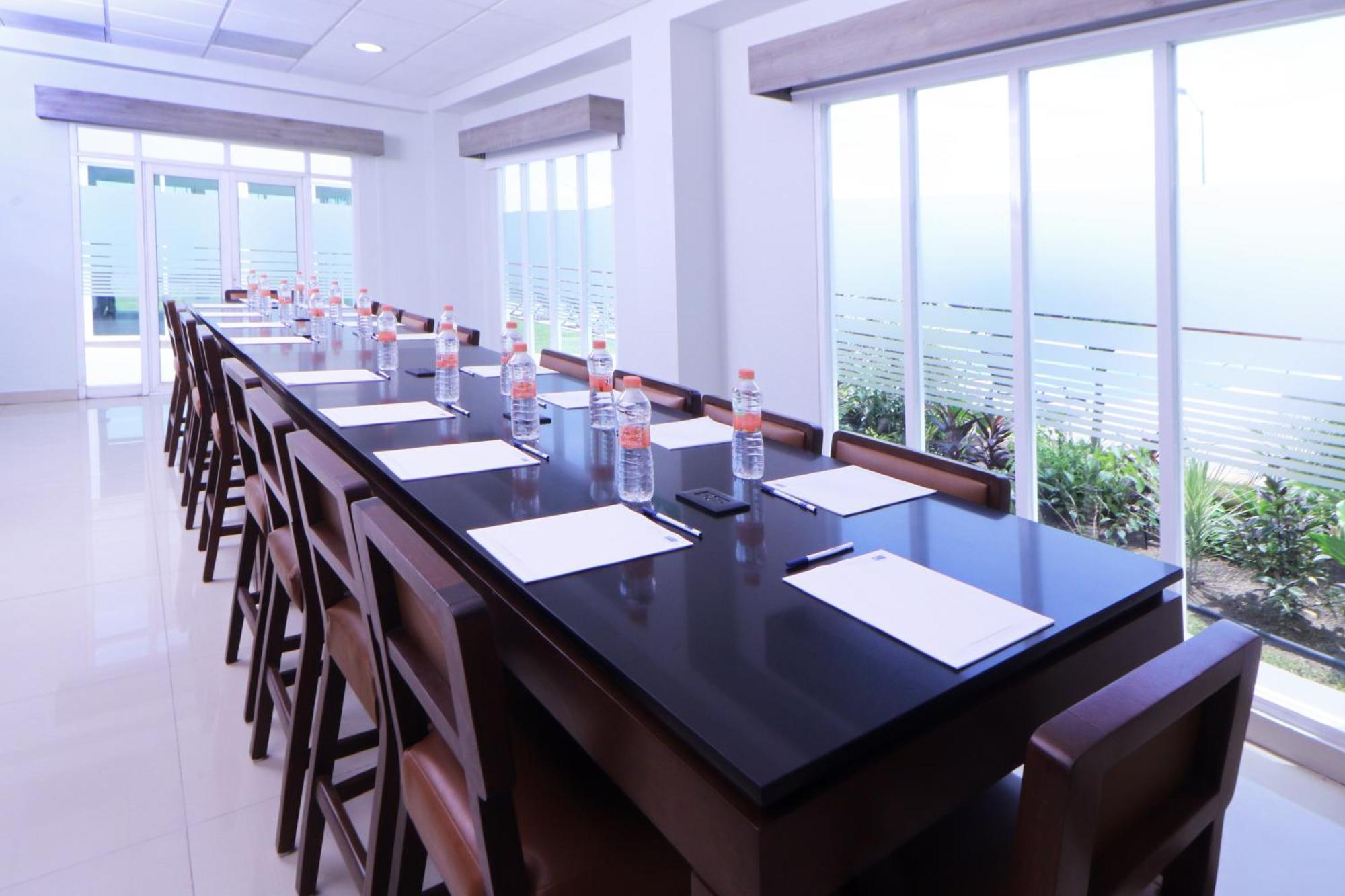 Holiday Inn Express Manzanillo By Ihg Buitenkant foto