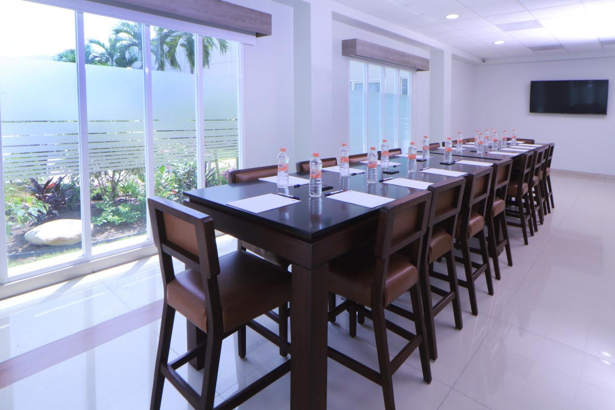 Holiday Inn Express Manzanillo By Ihg Buitenkant foto